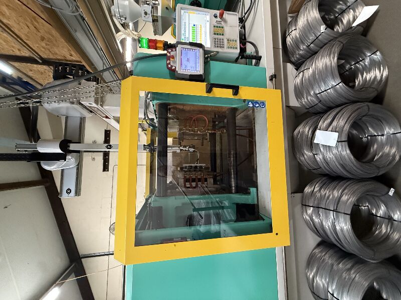 Used Arburg ALLROUNDER  570 E 2000 - 800 injection moulding machine