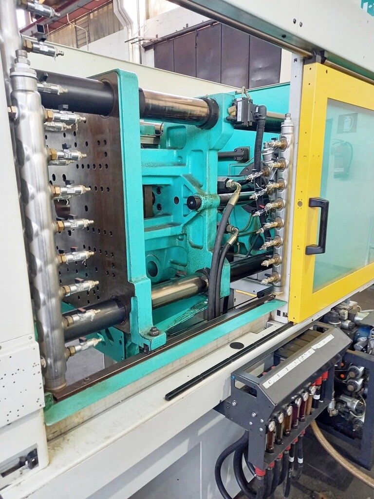 Used ARBURG 570C ADVANCE  2000-675 injection moulding machine