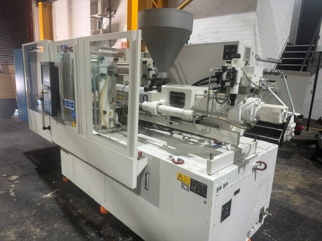 Used KRAUSS MAFFEI CX 110-380 injection moulding machine