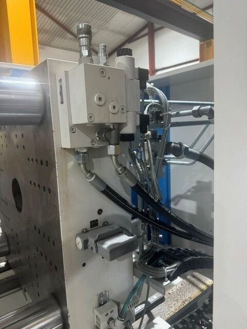 Used KRAUSS MAFFEI CX 110-380 injection moulding machine