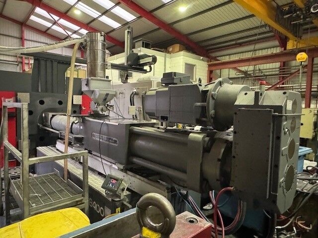 Used NEGRI BOSSI VECTOR 8000H-8400 injection moulding machine