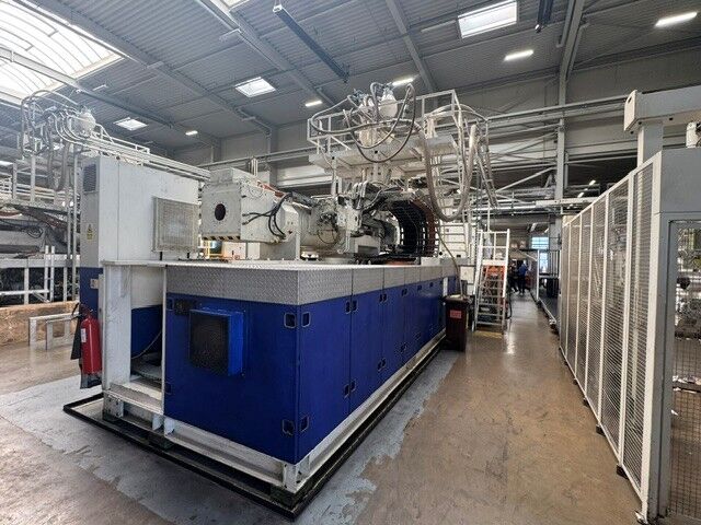 Used KRAUSS MAFFEI MX  1600-33000 injection moulding machine