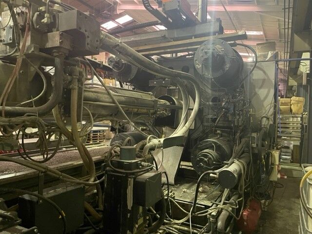 Used SANDRETTO  MEGA HES injection moulding machine