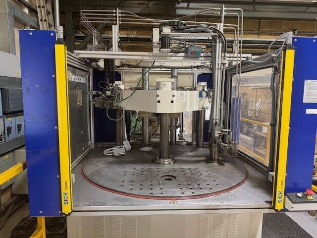 Used BATTENFELD VM ROTARY 150-750 R1520 injection moulding machine