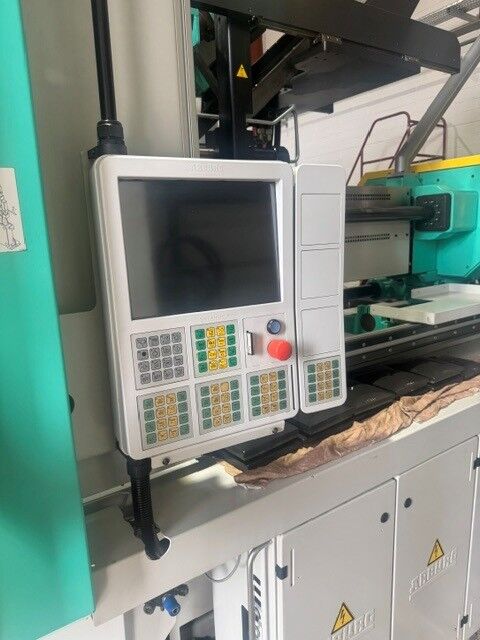 Used ARBURG 720S e2 3K 3200 - 1300  290  290 injection moulding machine