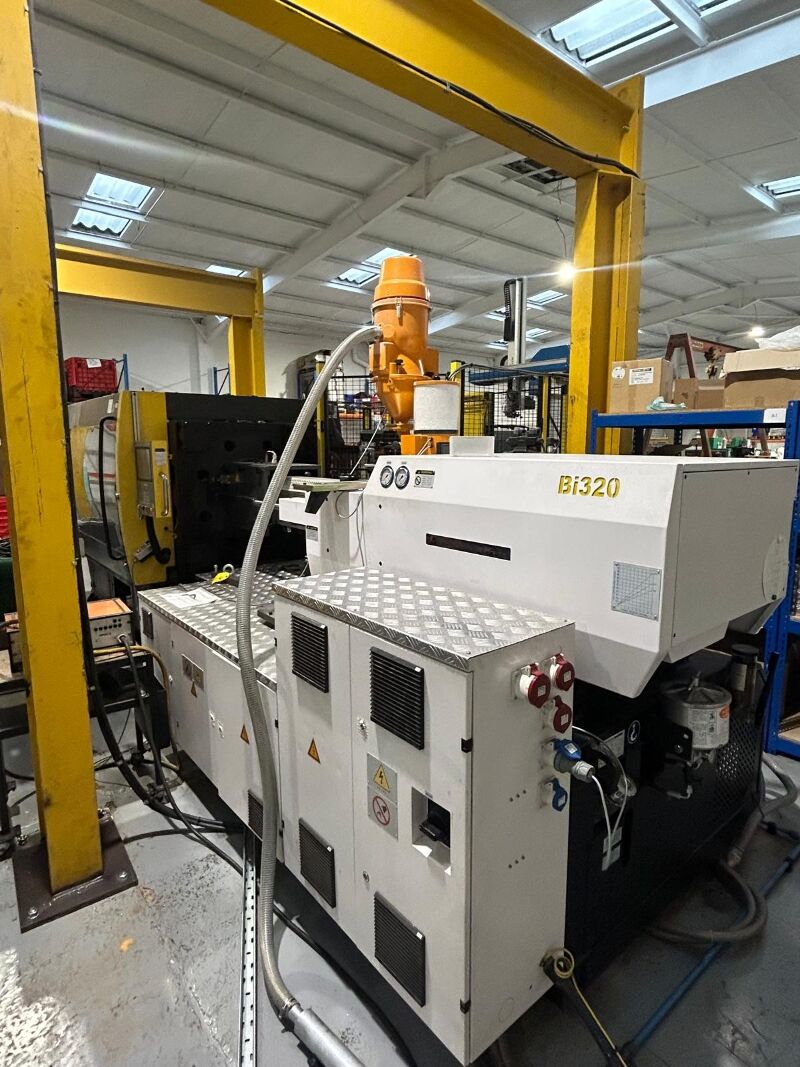 Used BORCHE Bi 2240320 injection moulding machine