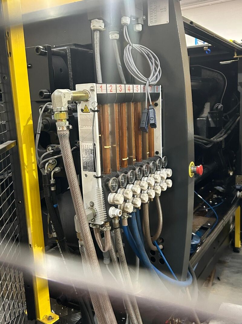 Used BORCHE Bi 2240320 injection moulding machine