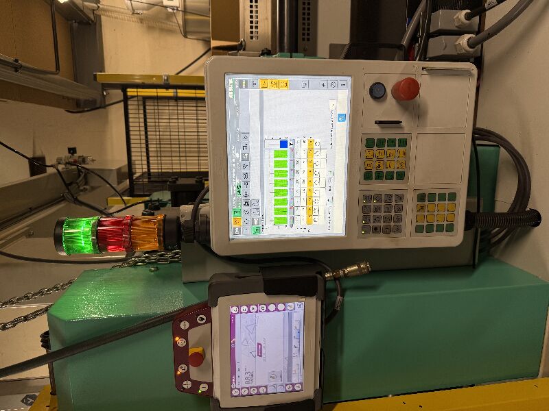 Used Arburg ALLROUNDER  570 E 2000 - 800 injection moulding machine