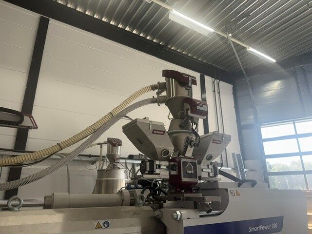 Used WITTMANN BATTENFELD SmartPower 3002250 injection moulding machine