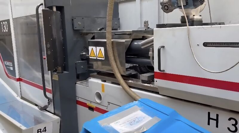 Used Negri Bossi  V130-390  injection moulding machine