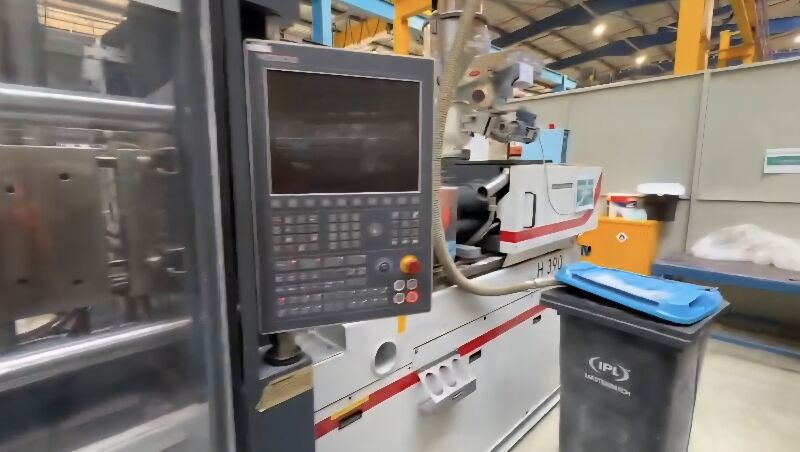 Used Negri Bossi  V130-390  injection moulding machine
