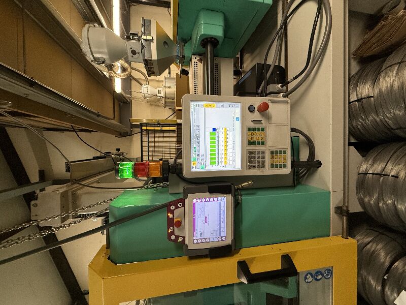 Used Arburg ALLROUNDER  570 E 2000 - 800 injection moulding machine