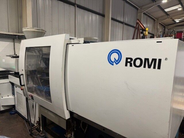 Used ROMI EN 370 injection moulding machine