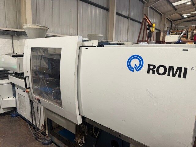 Used ROMI EN 370 injection moulding machine